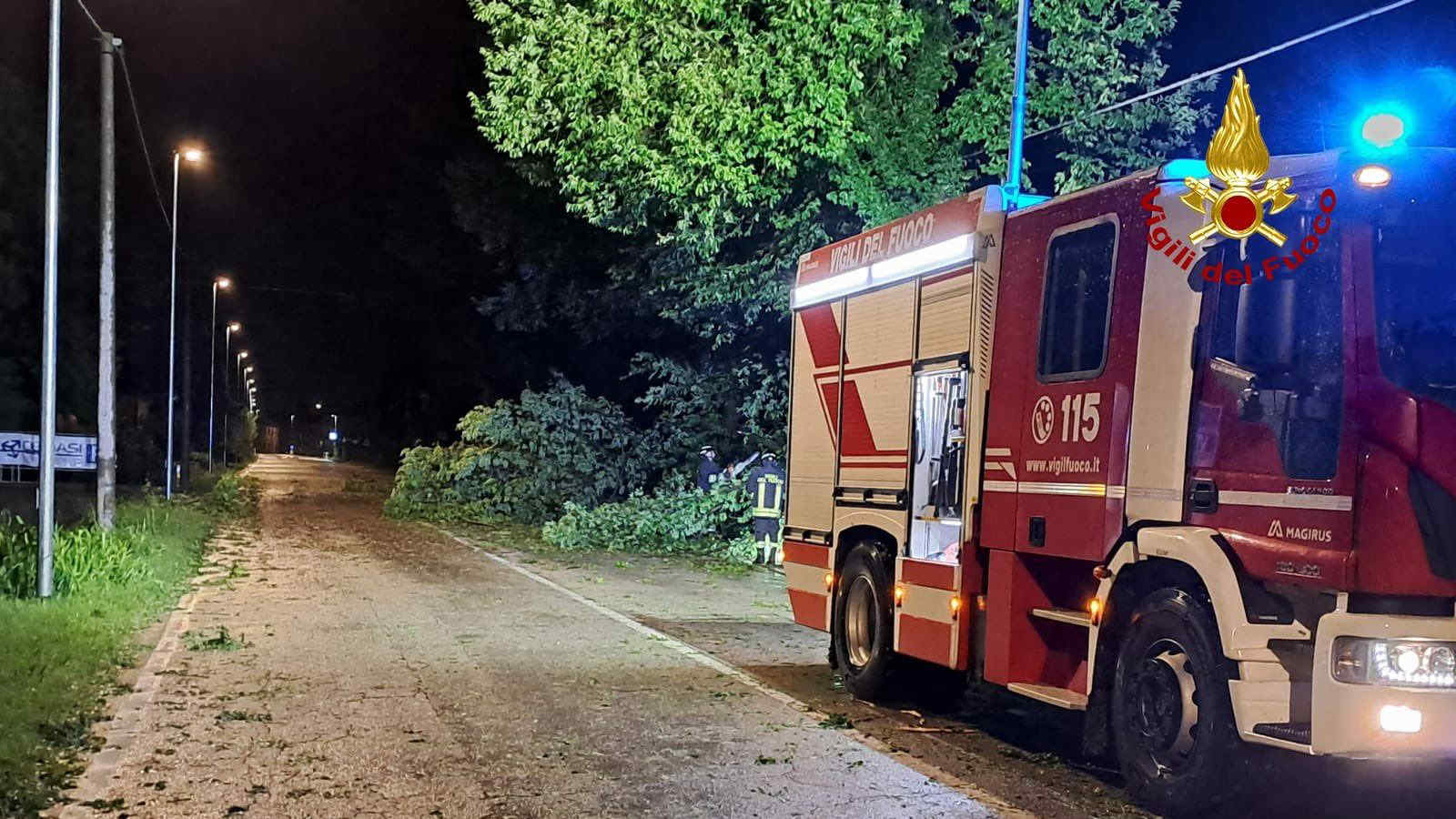 Maltempo in Veneto, grandine e danni a Vicenza. Raffiche di vento a 130 chilometri all’ora tra Garda e Val d’Adige