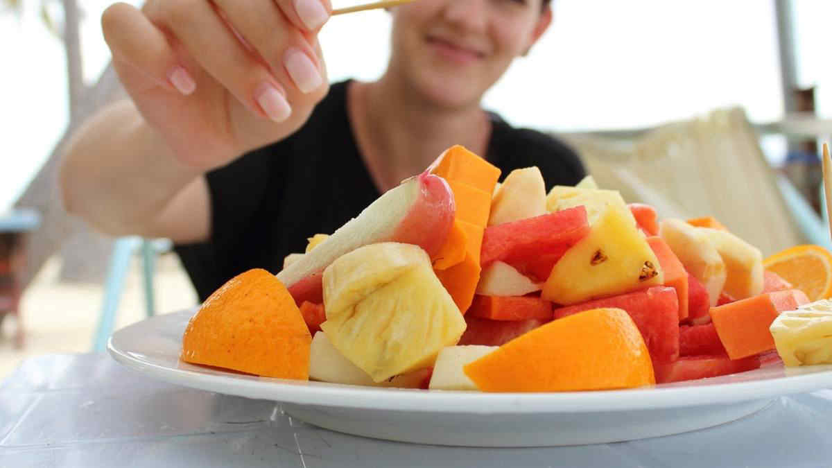 Frutta in estate: come sceglierla con cura per non assumere troppi zuccheri