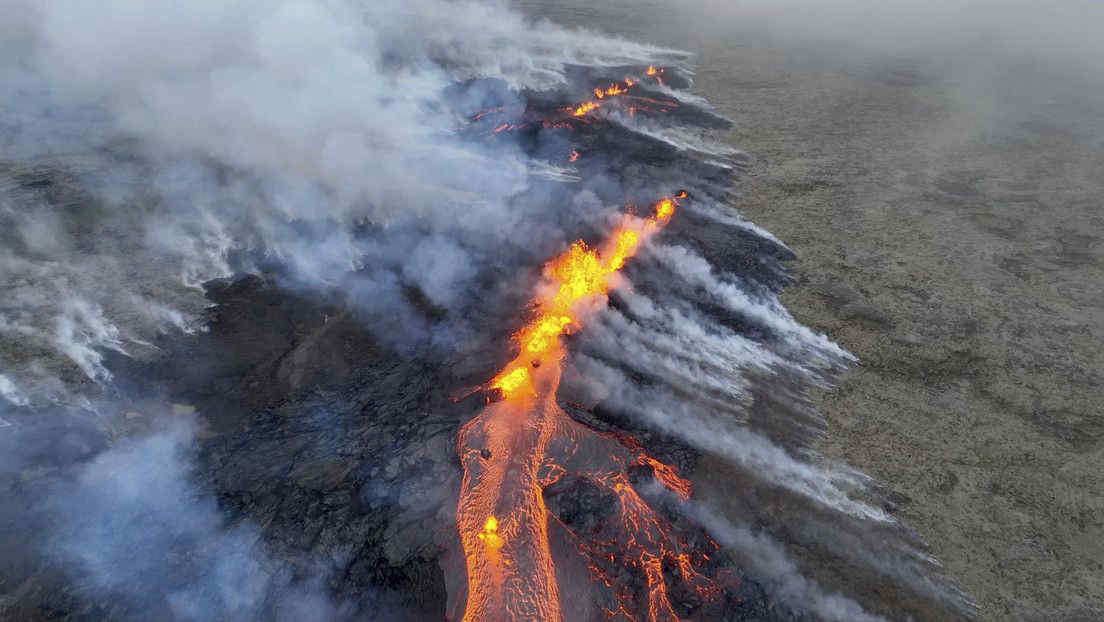 Islanda: erutta un nuovo vulcano a pochi km da Reykjavik. Le immagini