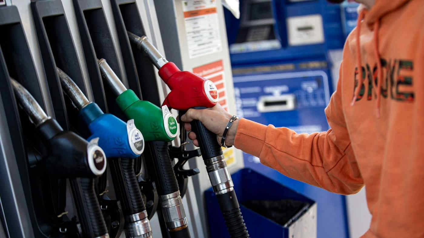 Benzina, aumenta ancora il prezzo: si toccano i massimi da Luglio 2022