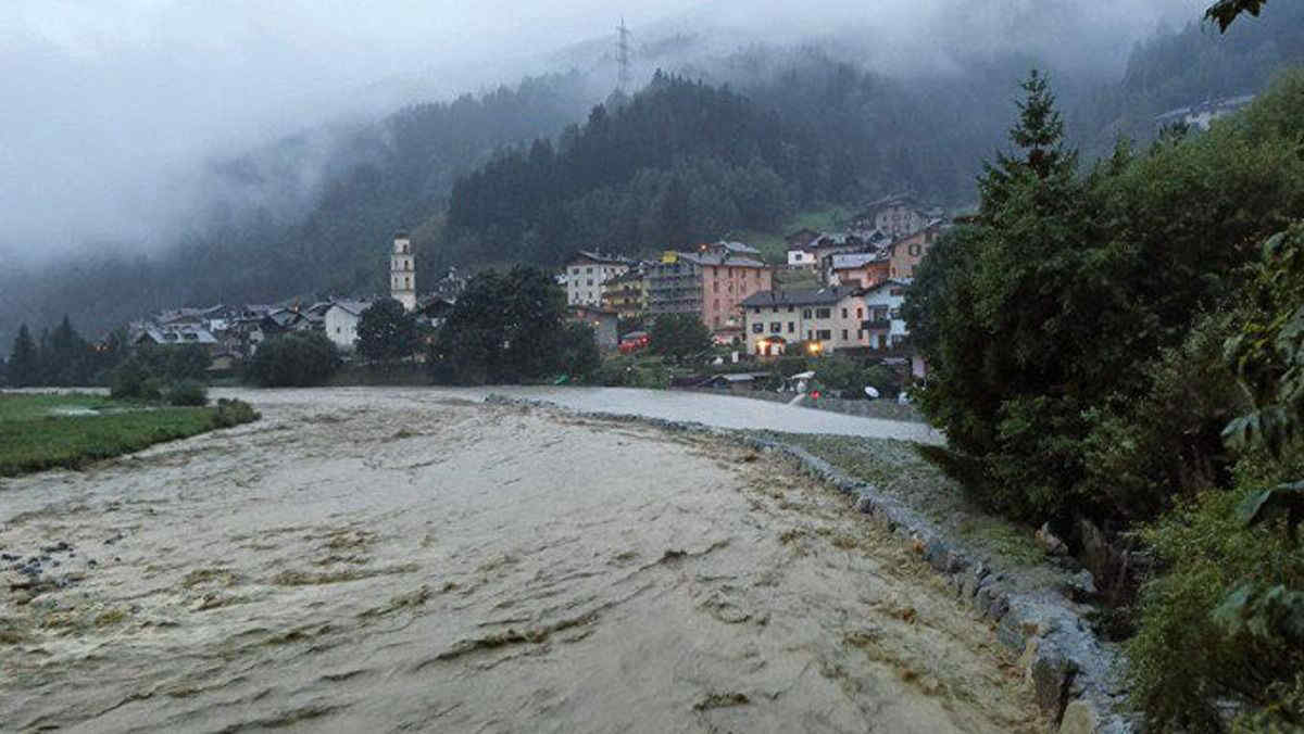 Maltempo Lombardia: esonda il torrente Frodolfo. Frane e evacuazioni tra Sondrio e Varese