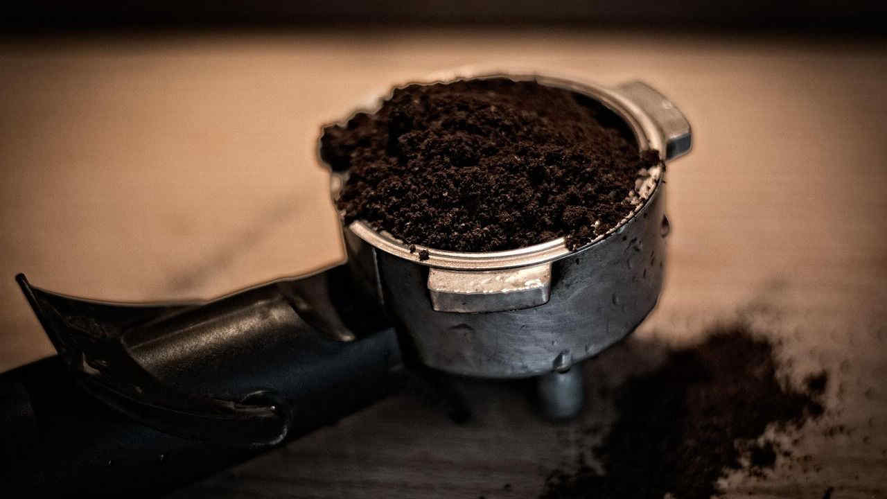Fondi del caffè: scienziati scoprono un sorprendente e pratico utilizzo