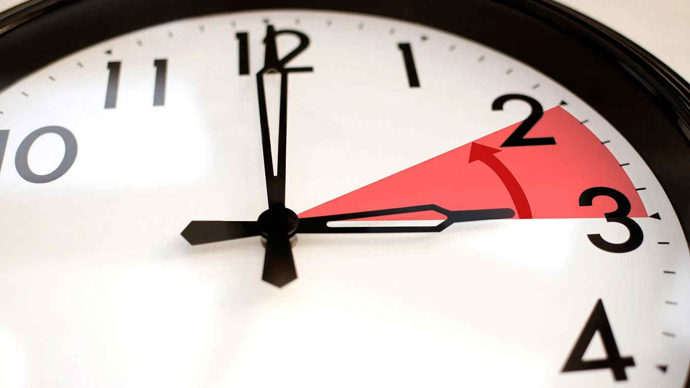Il cambio dell'ora stravolge l'orologio interno: ecco come combattere la sindrome da fuso orario