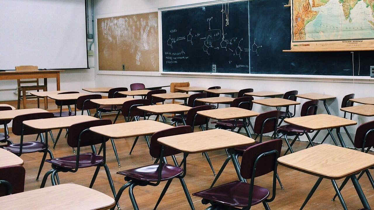 Sciopero scuola 20 ottobre 2023, stop settori pubblici e privati: ci sarà lezione in classe?