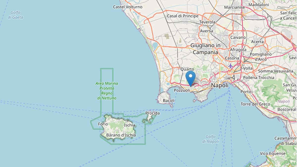 Terremoto Campi Flegrei, scossa avvertita anche a Napoli: persone in strada. Magnitudo 4.0