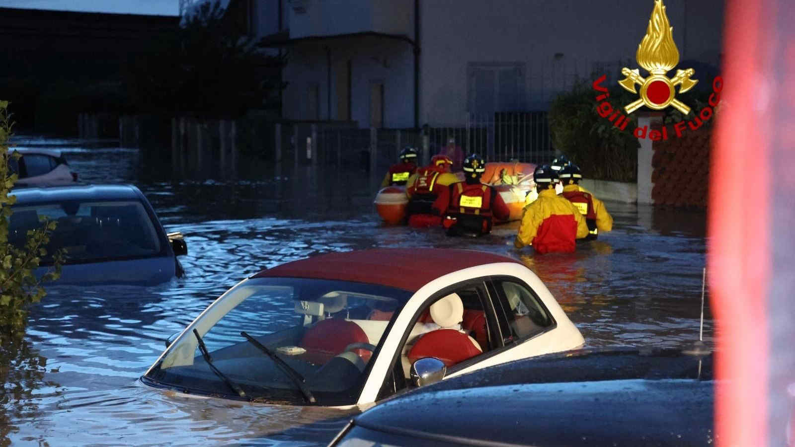 Meteo, ciclone Ciaran sull’Italia: nubifragi, esondazioni ed alluvioni. Vittime e dispersi: foto e video