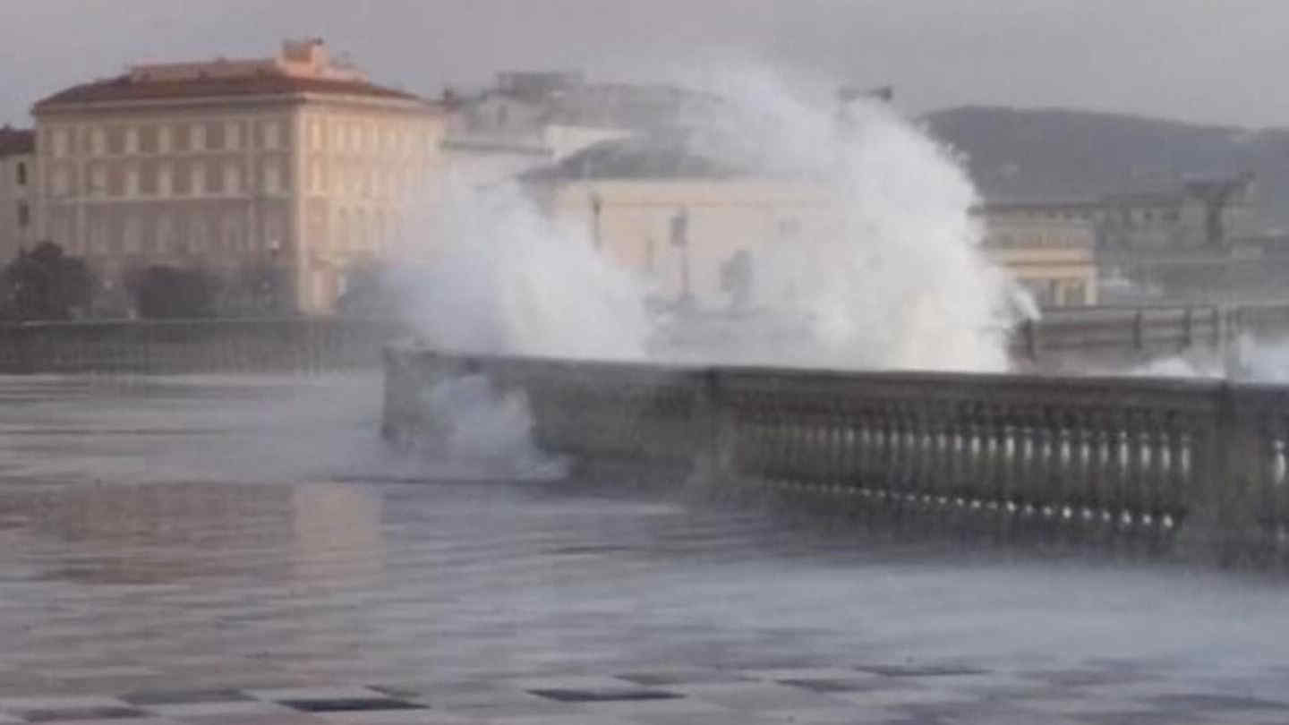 Mareggiate violente in Toscana: i danni causati dal mare e dal vento negli ultimi giorni