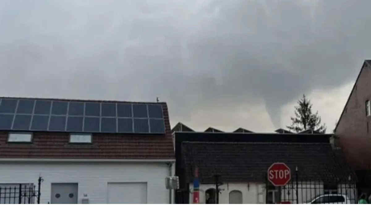 Maltempo in Belgio, violento tornado danneggia decine di case: video