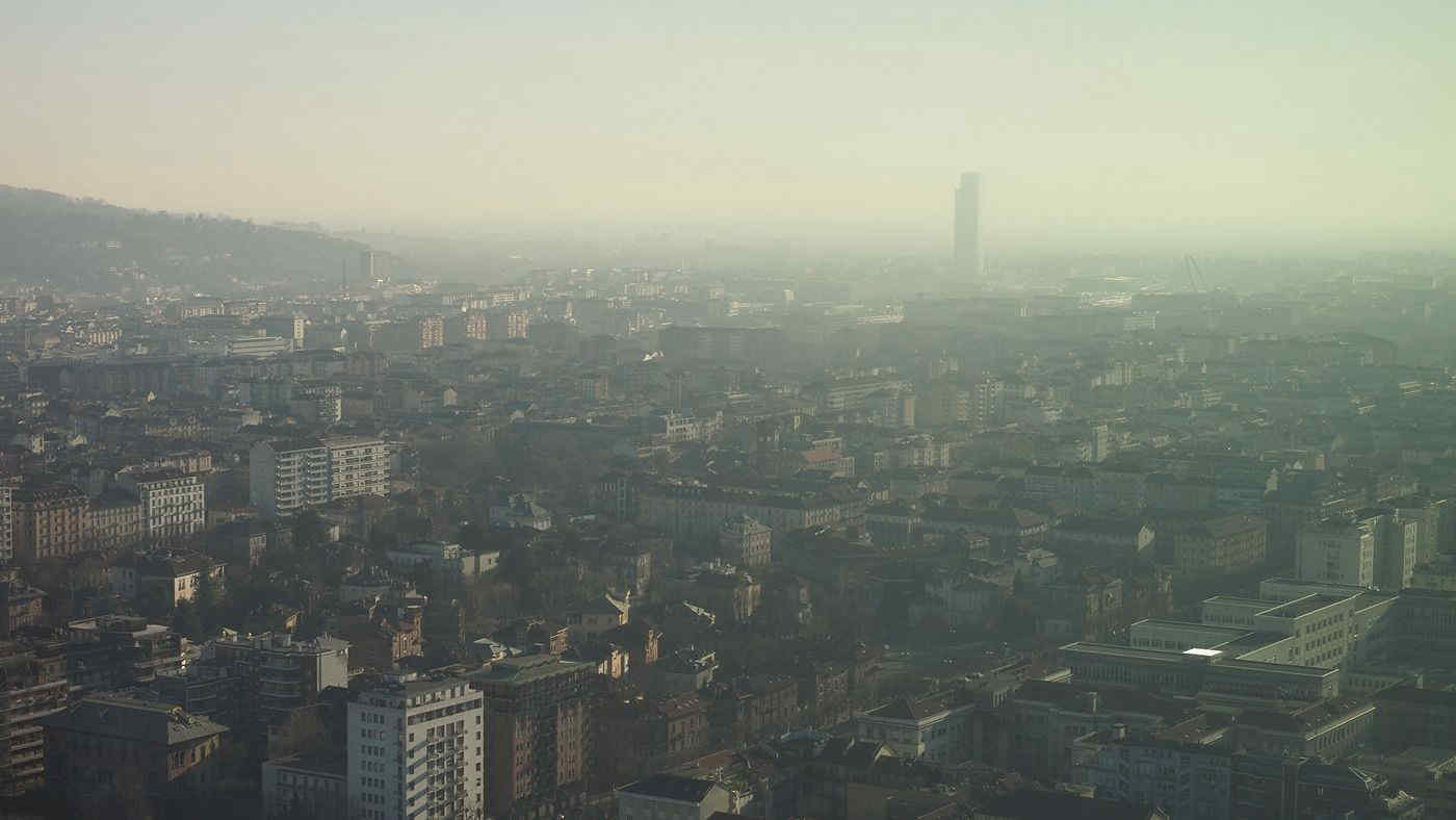 Smog in Pianura Padana, alta concentrazione di biossido d’azoto: colpa dell’anticiclone