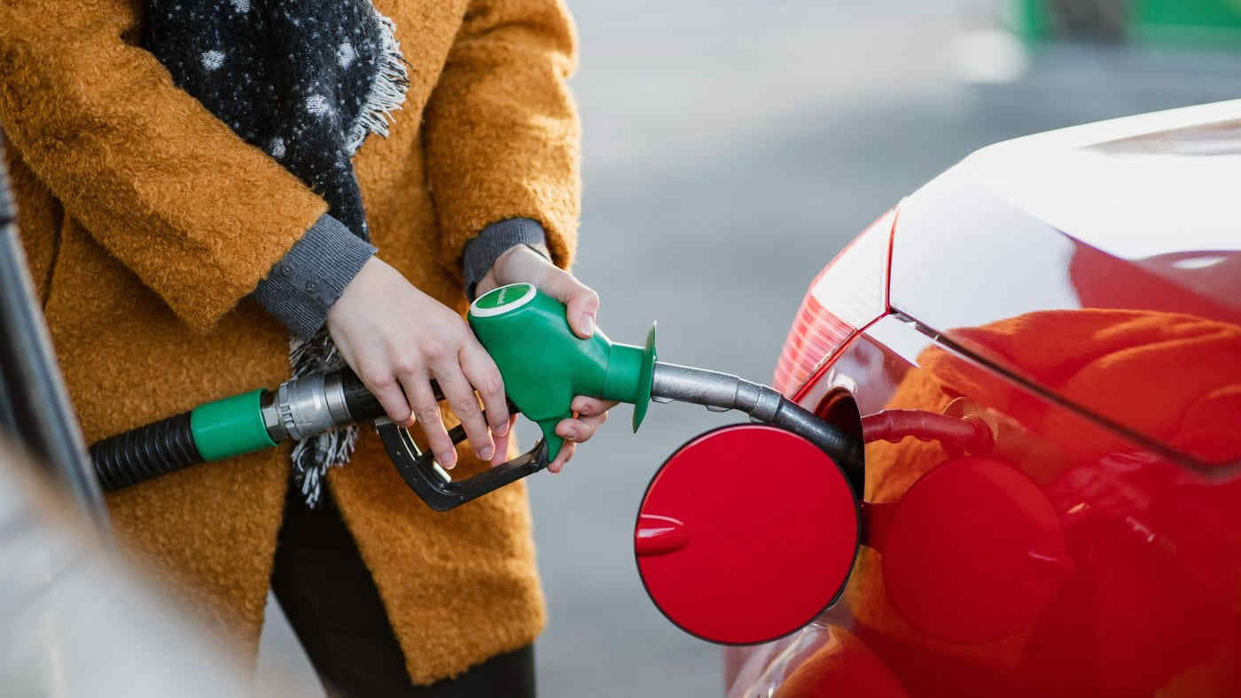 Caro carburante: alcune semplici regole per risparmiare