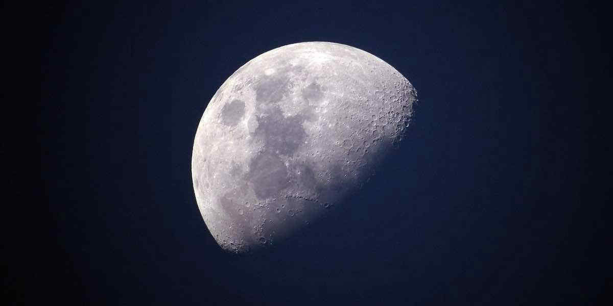 Tra poche ore torna il "bacio cosmico" Luna-Urano, ecco come vederlo