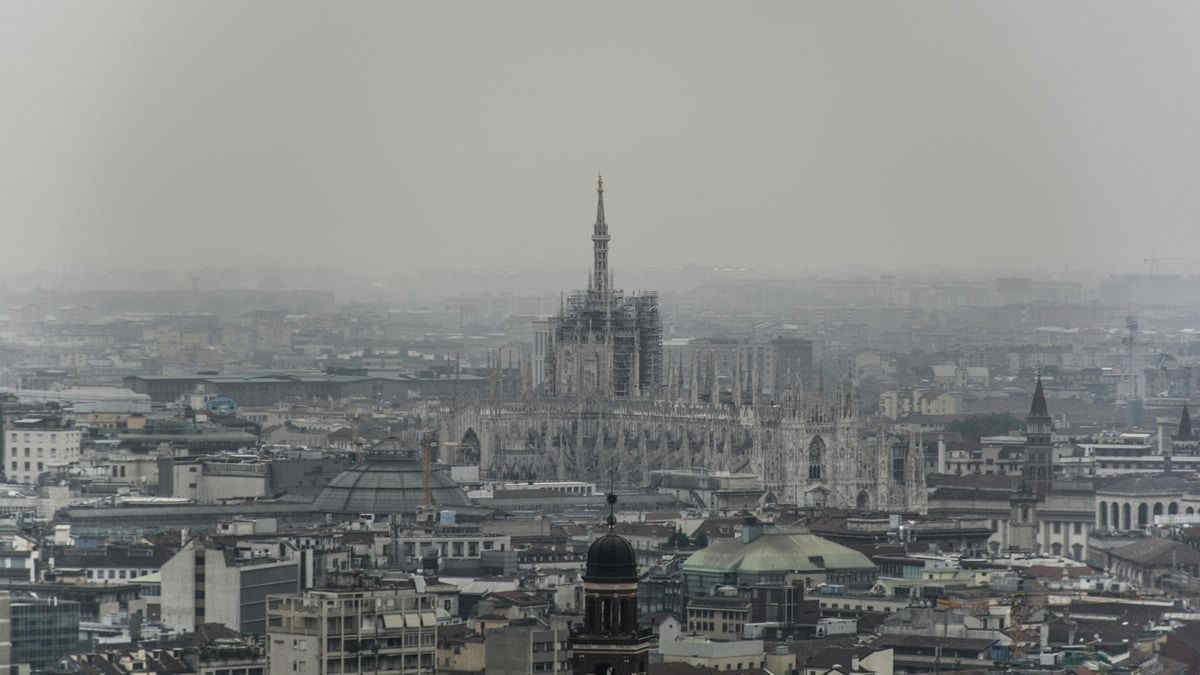 Smog, Milano tra le città con la peggiore qualità dell'aria al mondo: i dati