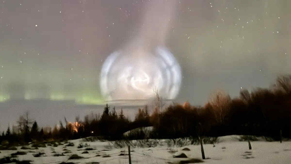 Islanda, spirale blu compare nel cielo: lo strano spettacolo e la spiegazione scientifica