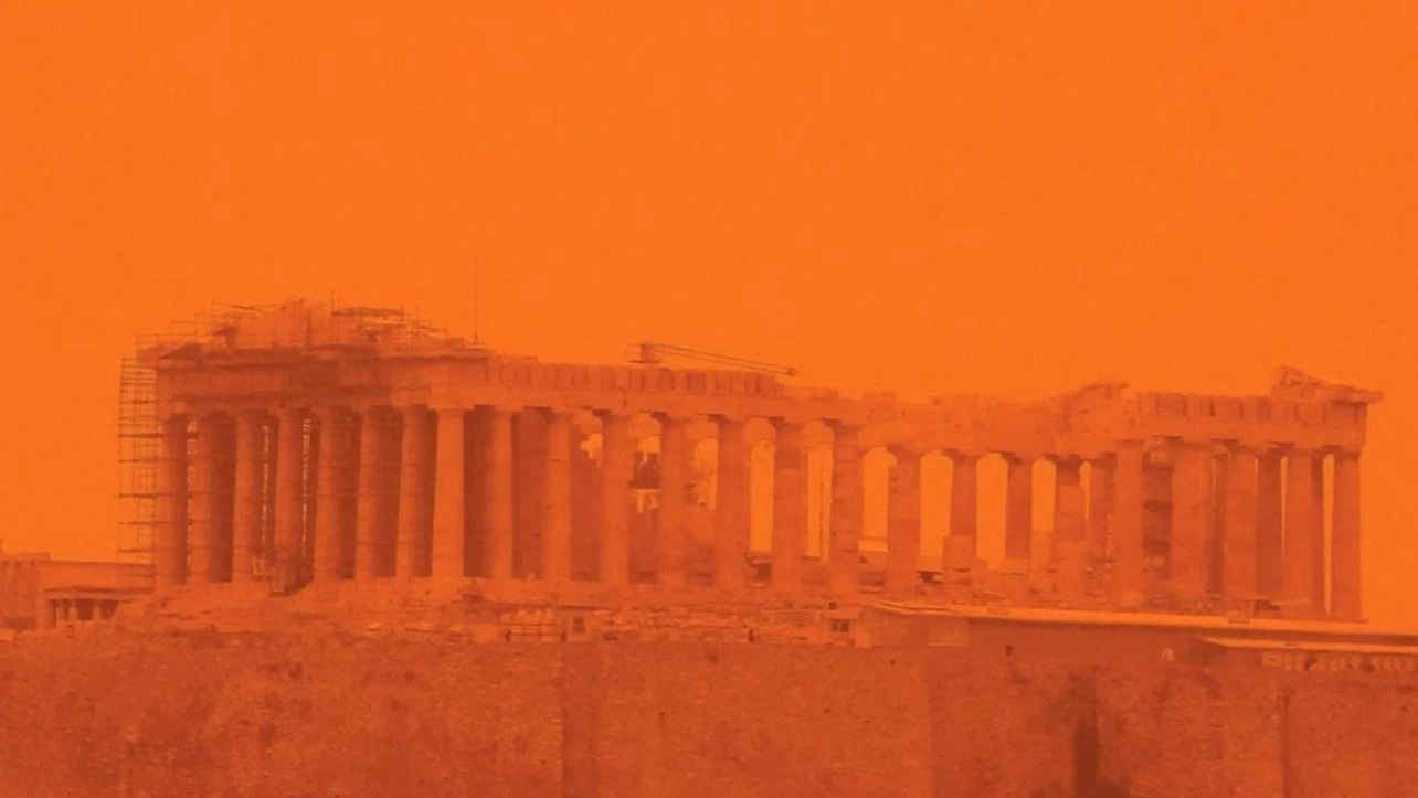 Atene come Marte, la sabbia del Sahara tinge il cielo d'arancione