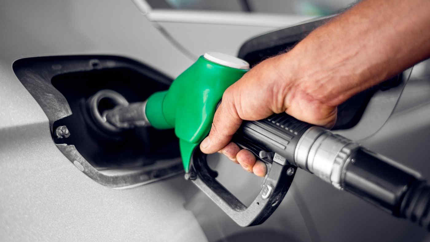 Benzina ai massimi da ottobre, raggiunti i 1,911 al litro: salgono i prezzi dei carburanti