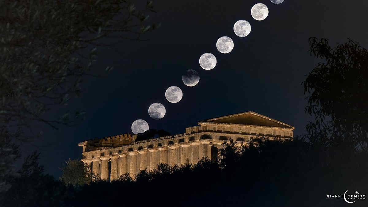 Sicilia, spettacolo celeste: la Luna Piena sorge sul Tempio della Concordia - FOTO
