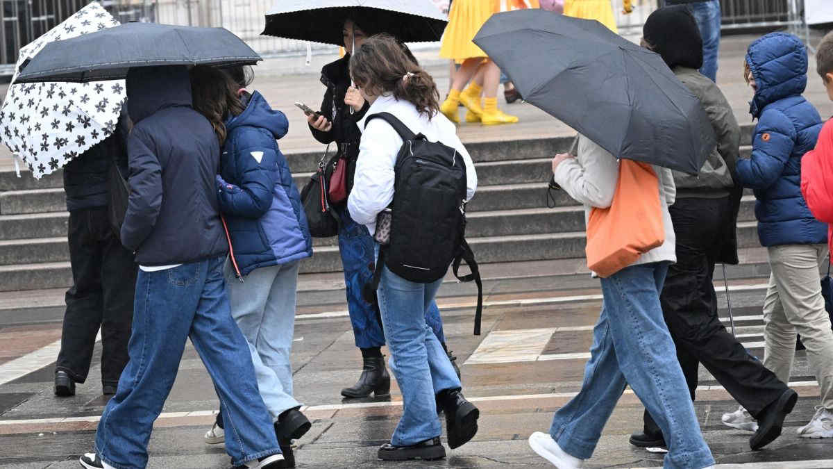 Meteo, stop al caldo nei prossimi giorni: in arrivo 2 perturbazioni e aria fredda. La tendenza da lunedì 15 aprile