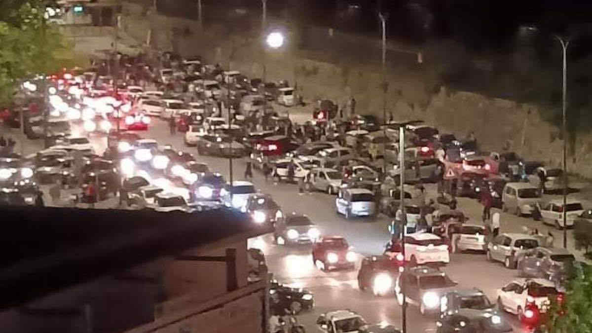 Terremoto Campi Flegrei, da Pozzuoli a Napoli la gente scende in strada - Video