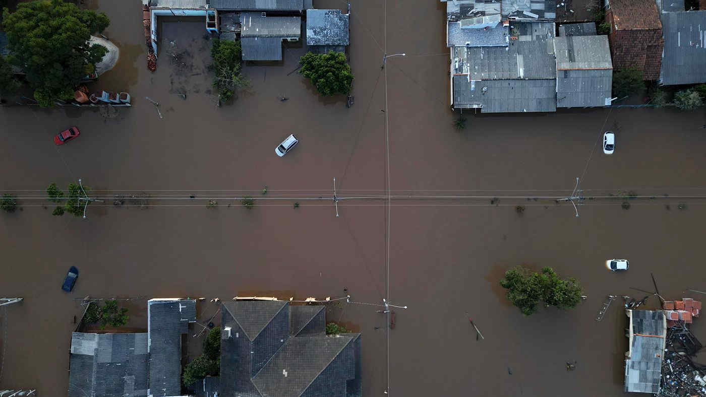 Inondazioni in Brasile: 107 morti e nuovo allarme maltempo. Le immagini