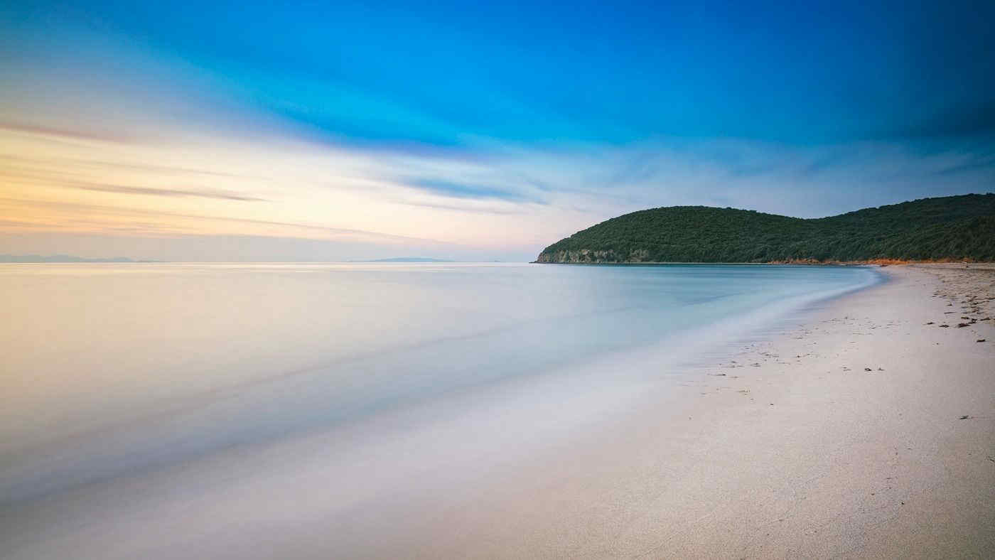 Cala Violina: caratteristiche e curiosità della località balneare toscana con la sabbia “melodica”