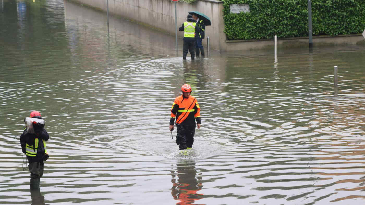 Maltempo a Milano: esonda anche il Seveso dopo il Lambro, nuova allerta arancione