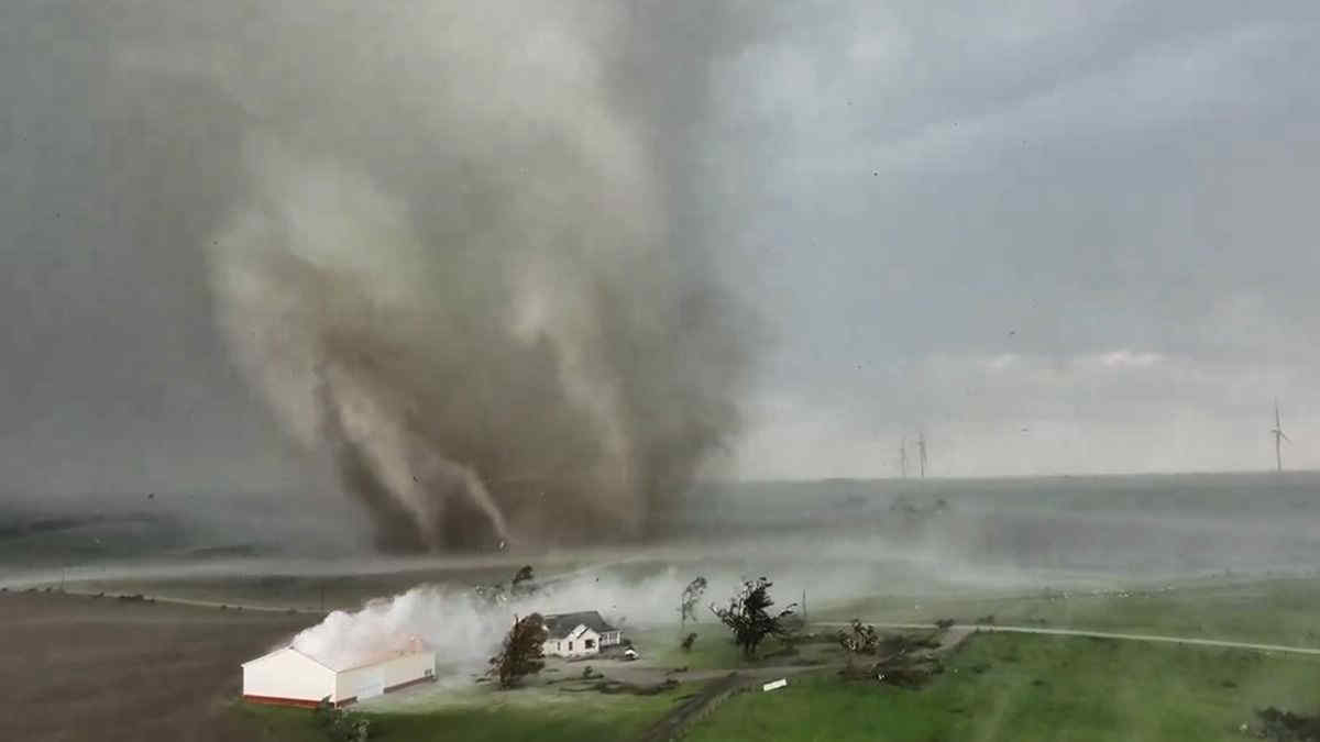 Tornado in Iowa, le ultime notizie: le foto e i video