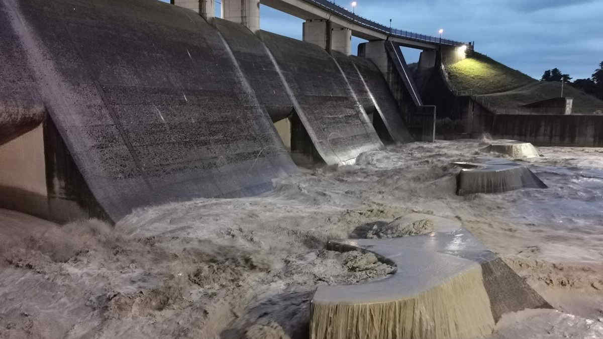 Maltempo Emilia Romagna: frane, allagamenti, famiglie evacuate e un morto nel Modenese. La situazione