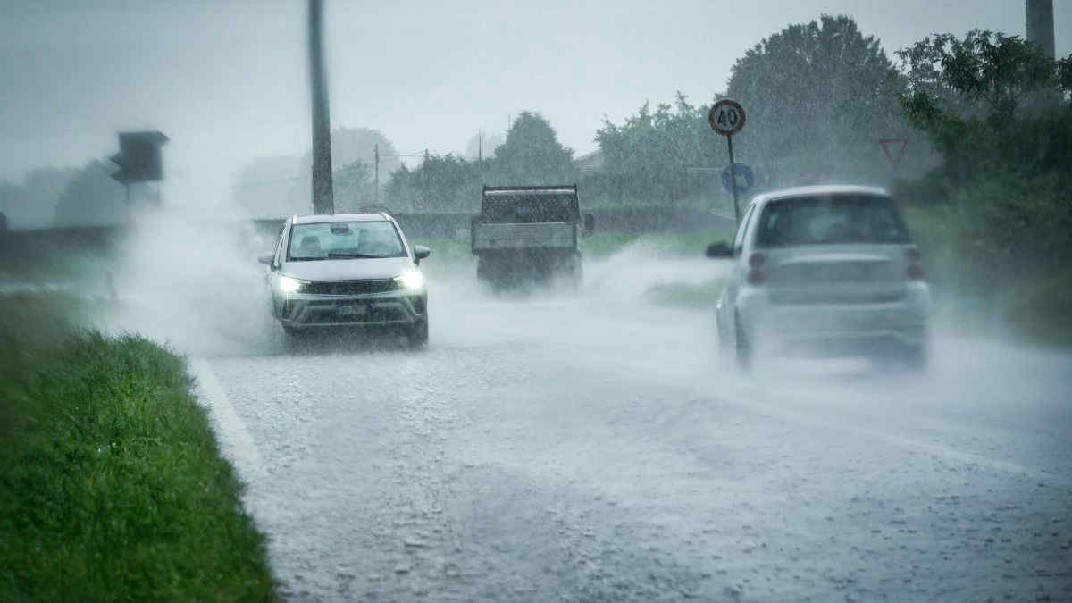 Meteo, Estate in pausa. Vortice instabile: temporali al Centro-Nord anche lunedì 24