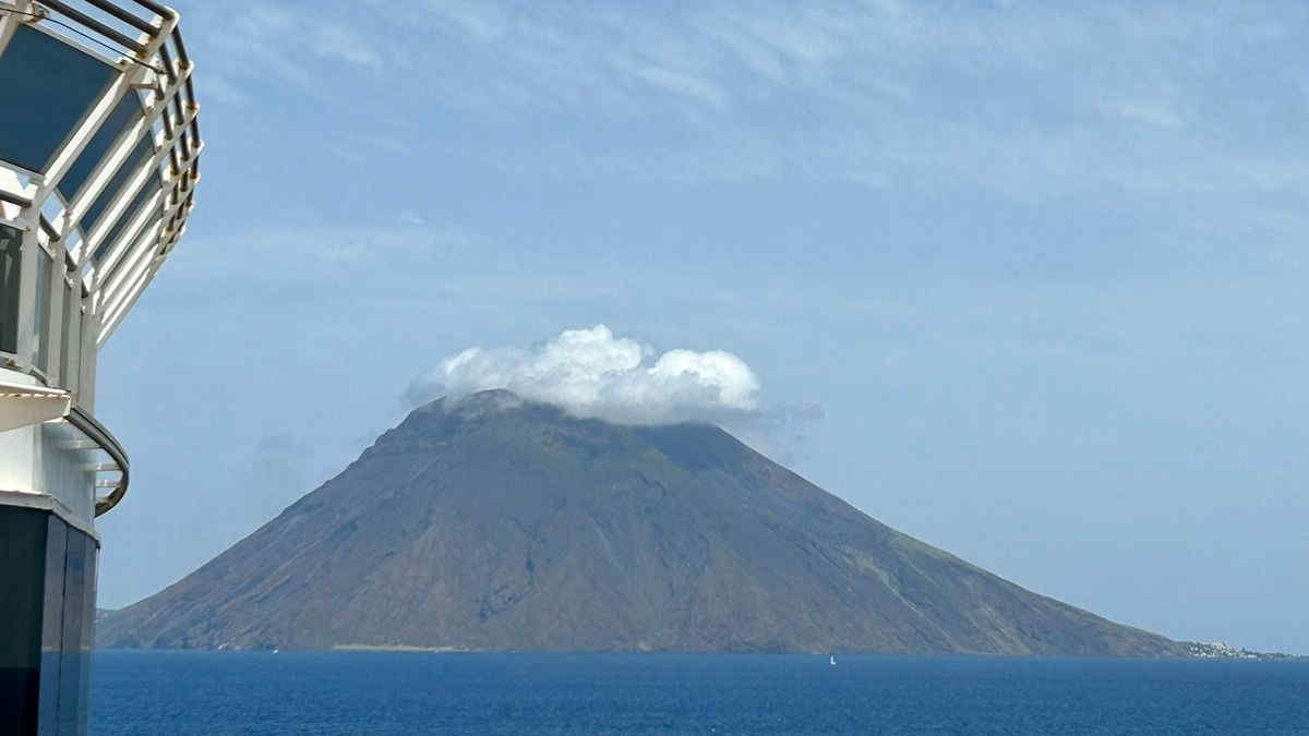 Allerta arancione per il vulcano Stromboli per la nuova fase eruttiva