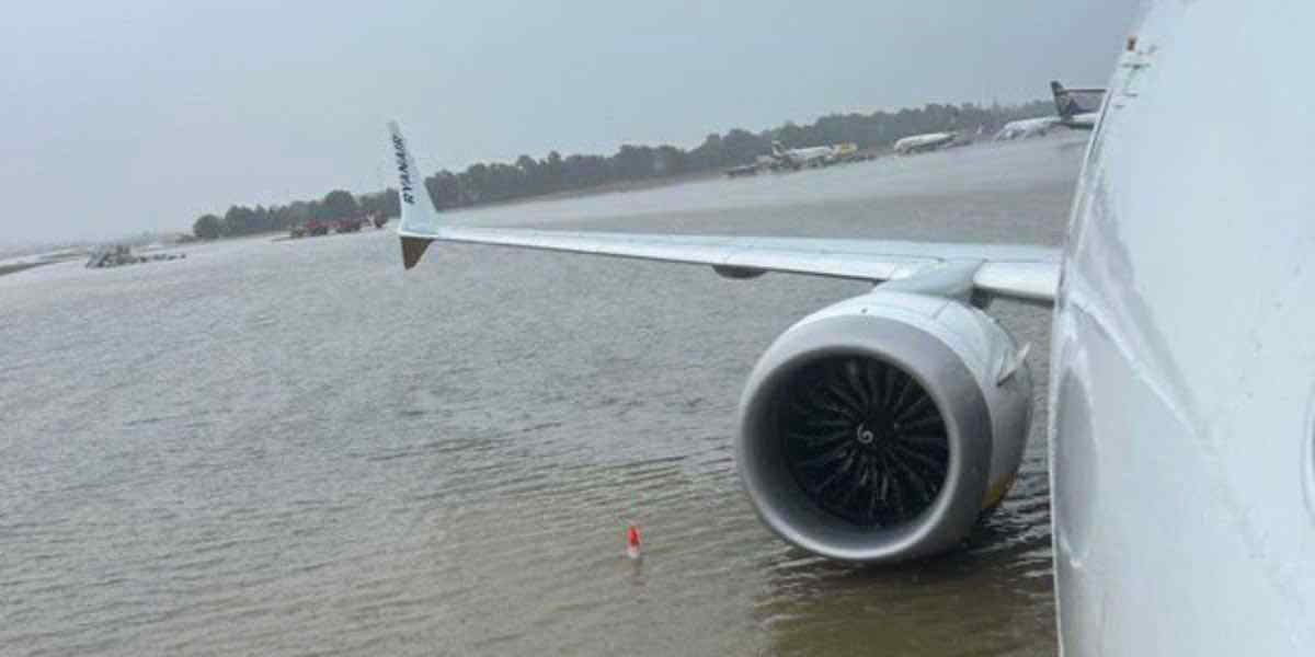 Maltempo Spagna, aeroporto finisce sott'acqua, voli cancellati: ecco dove