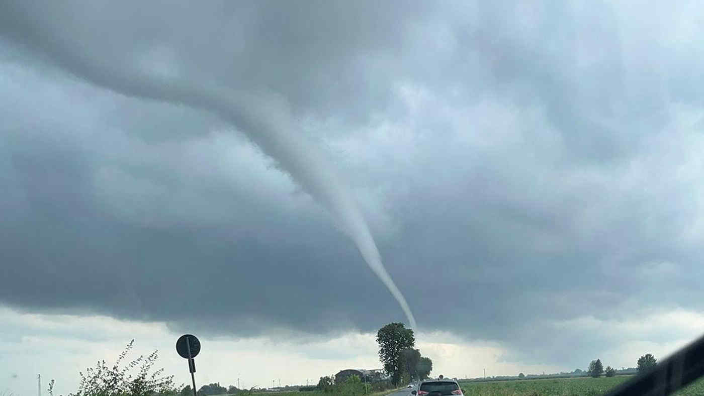 Tromba d'aria e grandine a Rovigo: tetti scoperchiati e allagamenti nel Polesine