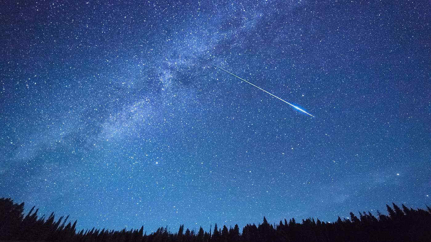 Doppia pioggia di stelle cadenti attesa in settimana, quando vedremo le meteore "infiammare" il cielo