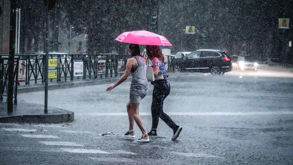 Meteo, burrasca di fine estate: da domenica 18 temporali e stop al grande caldo. Calo di 10-15 gradi