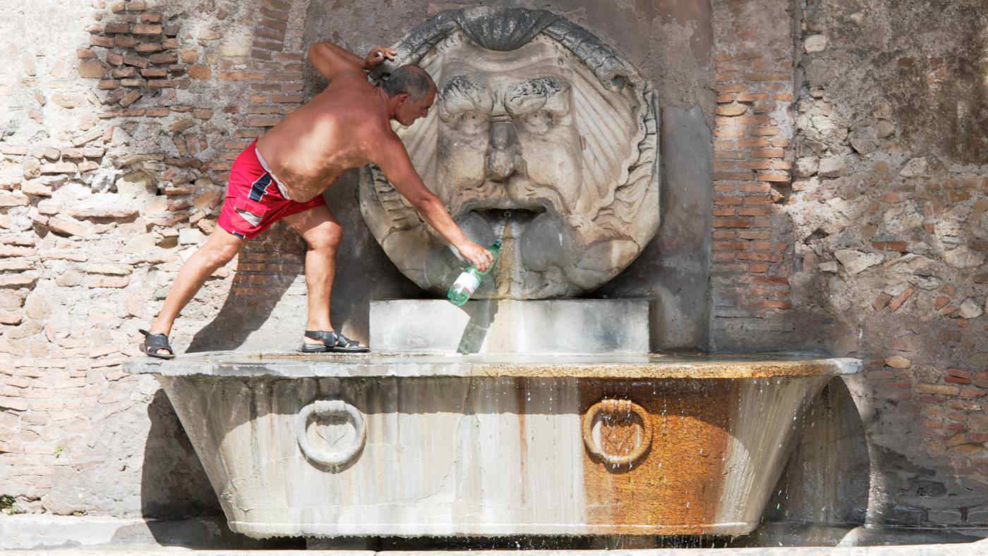 Meteo, allerta caldo con ondate di calore: scatta il bollino rosso ed arancione in diverse città: l’avviso del Ministero della Salute per il 27 agosto