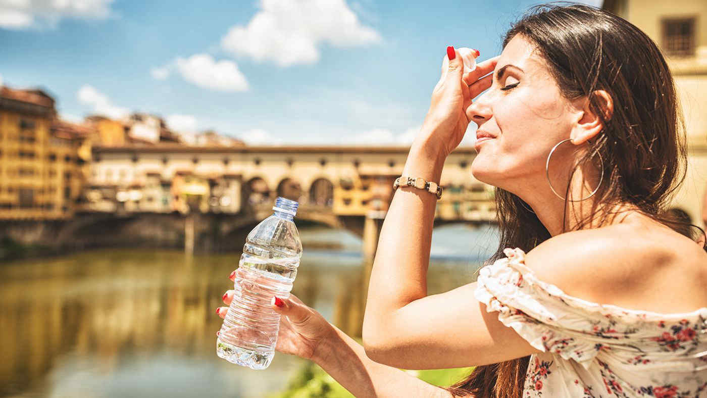 Meteo, allerta caldo con ondate di calore. Scatta il bollino rosso in più città: l’avviso del Ministero della Salute per il 29 agosto