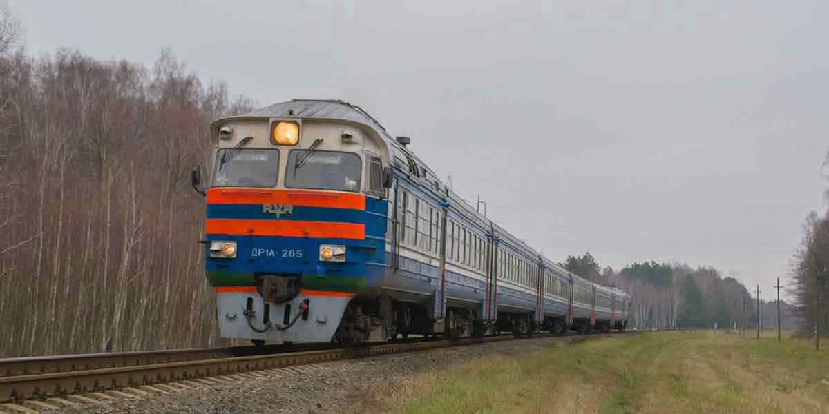 Treno del foliage 2024 tra il Lago Maggiore e la Val d’Ossola: le date e i prezzi