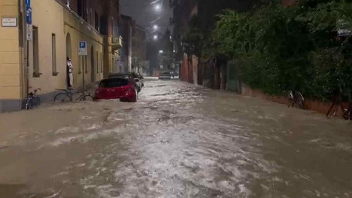 Meteo, domenica di forte maltempo: le zone a rischio nubifragi