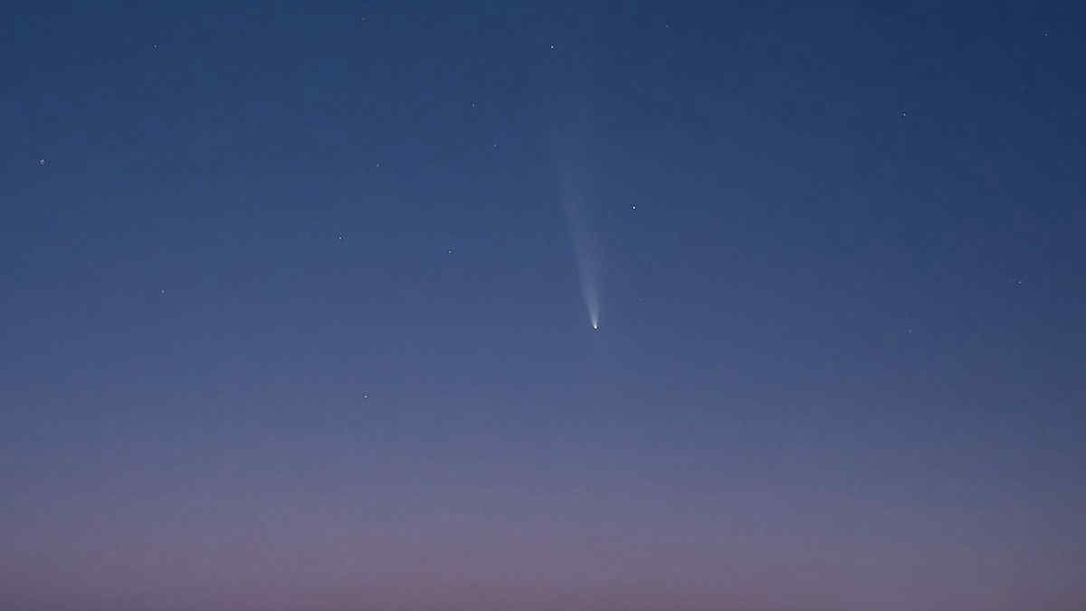 La "cometa del secolo" Tsuchinshan-ATLAS sui cieli dell'Italia | Foto