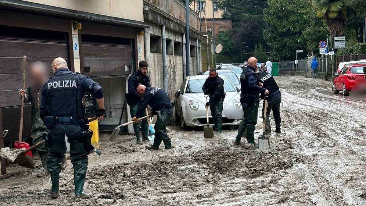 Meteo, maltempo: alluvione in Emilia Romagna. Bologna allagata, una vittima e migliaia di sfollati. Video