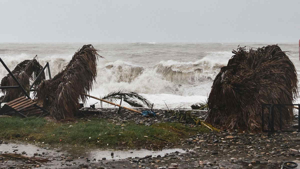 Uragano Kirk diretto verso l’Europa, Italia colpita da piogge al Nord: le previsioni