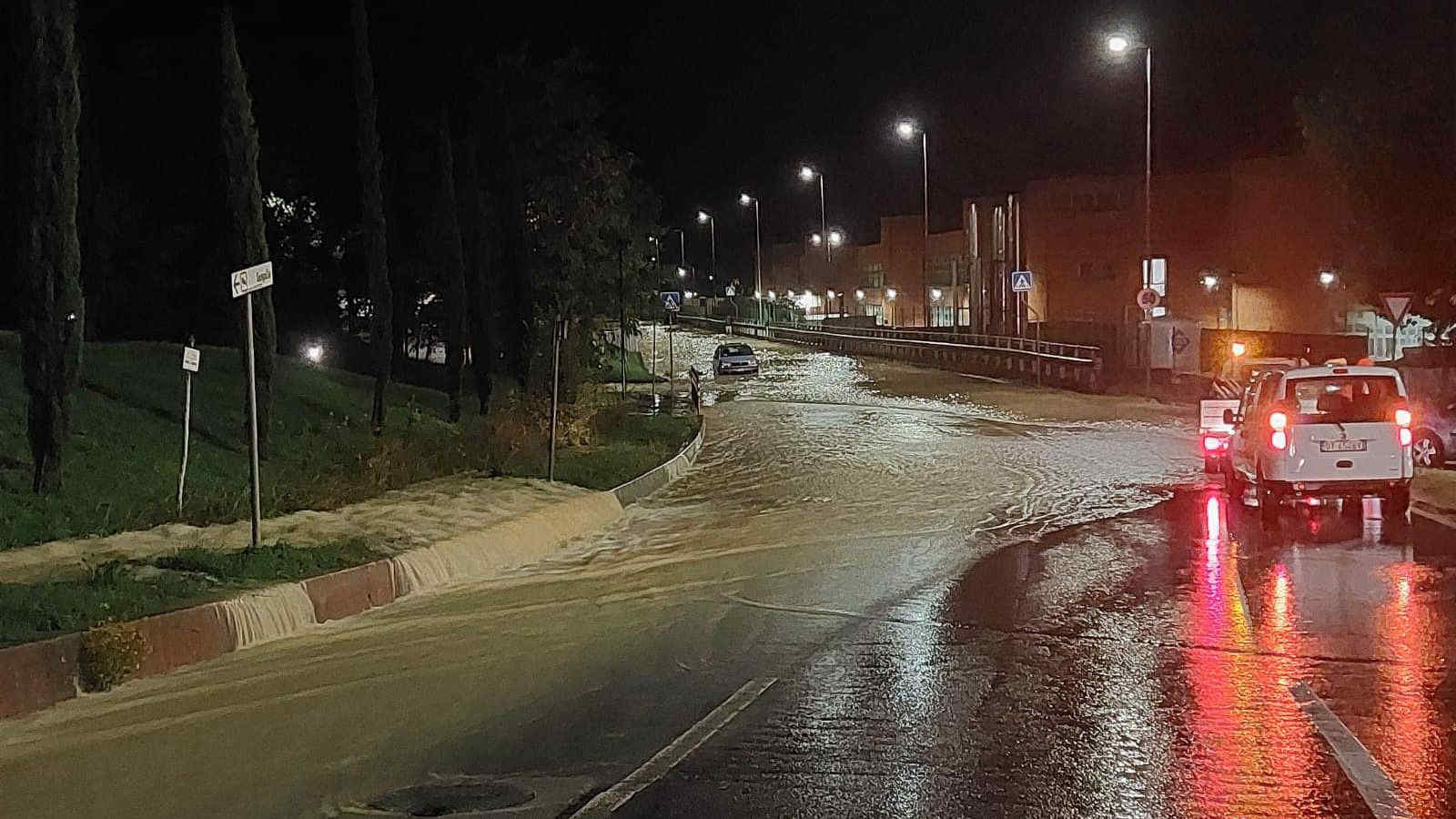 Meteo, nubifragio colpisce Siena: 100 mm di pioggia in poche ore. Strade allagate e scuole chiuse