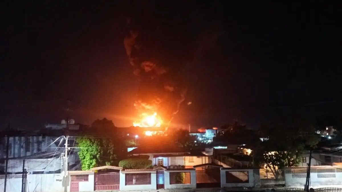 Venezuela, un fulmine innesca un incendio in un deposito di petrolio