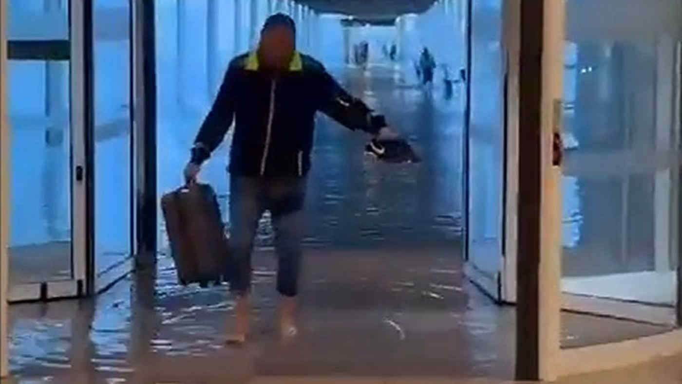 Alluvione in Spagna, il maltempo investe anche Barcellona. Caos in aeroporto, in 4 ore la pioggia di 3 mesi