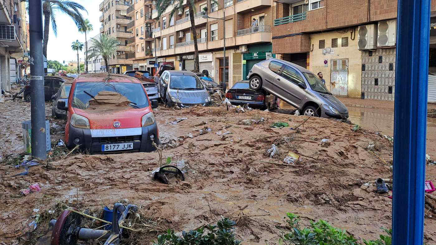 Maltempo Spagna, alluvione a Valencia: oltre 200 morti - Foto e video