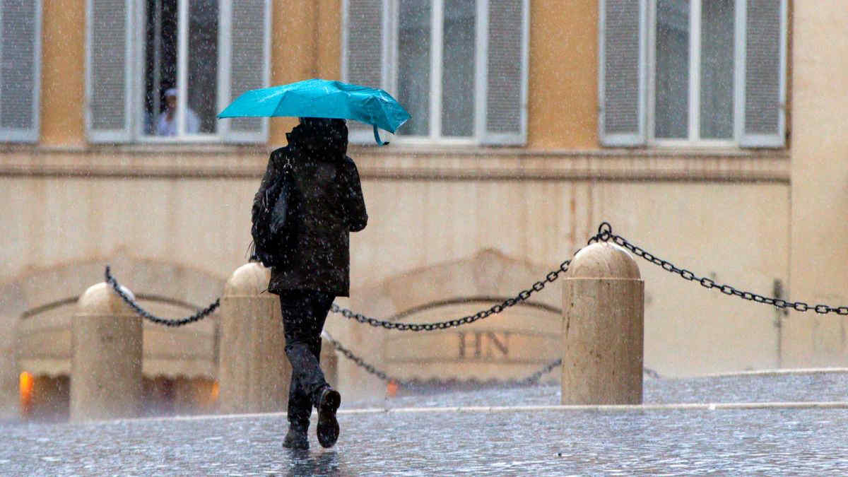 Meteo, nuove perturbazioni da martedì 3 dicembre: dove arriva la pioggia? La tendenza