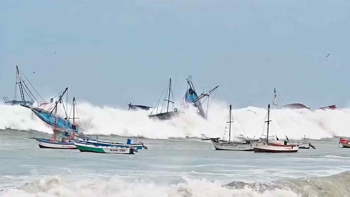 Violenta mareggiata sulle coste di Perù, Ecuador e Cile: almeno 3 morti | FOTO e VIDEO