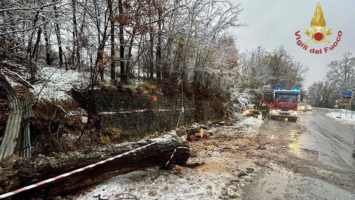 Maltempo Emilia Romagna: neve in collina e piena dei fiumi, evacuazioni e allagamenti. Le immagini