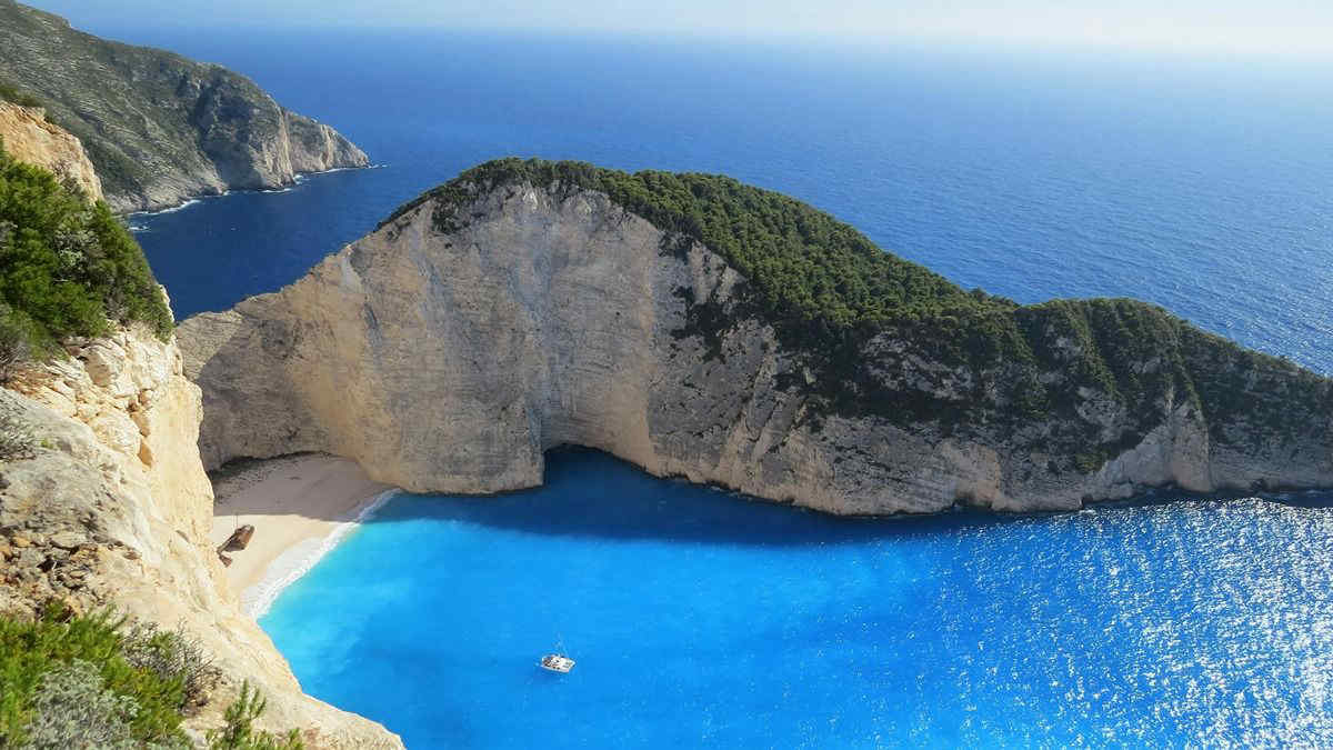 ⁠Zante è stata eletta l'isola più bella al mondo dai lettori della rivista specializzata Travelbook