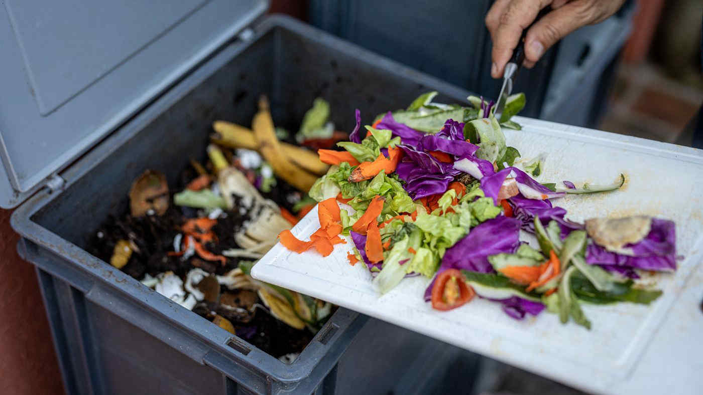 Stop agli sprechi: l’Ue fissa nuovi obiettivi per cibo e fast fashion