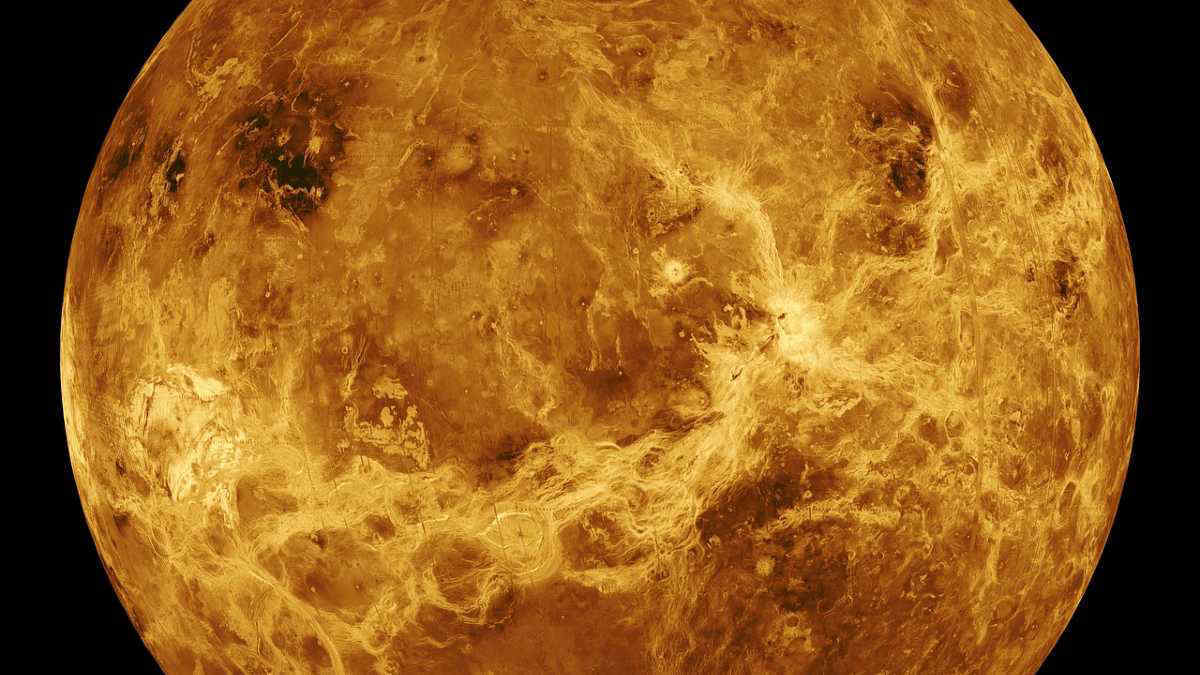 Il mistero della crosta sottile di Venere: il pianeta nasconde un cuore infuocato, lo studio